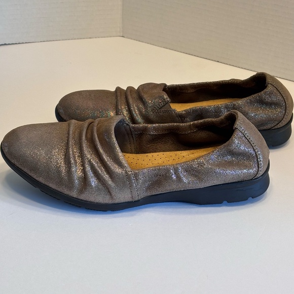 EUC Clarks Collection Women's Jennett Ruby Pewter Metallic SZ 8 Flats Shoes - Picture 6 of 14